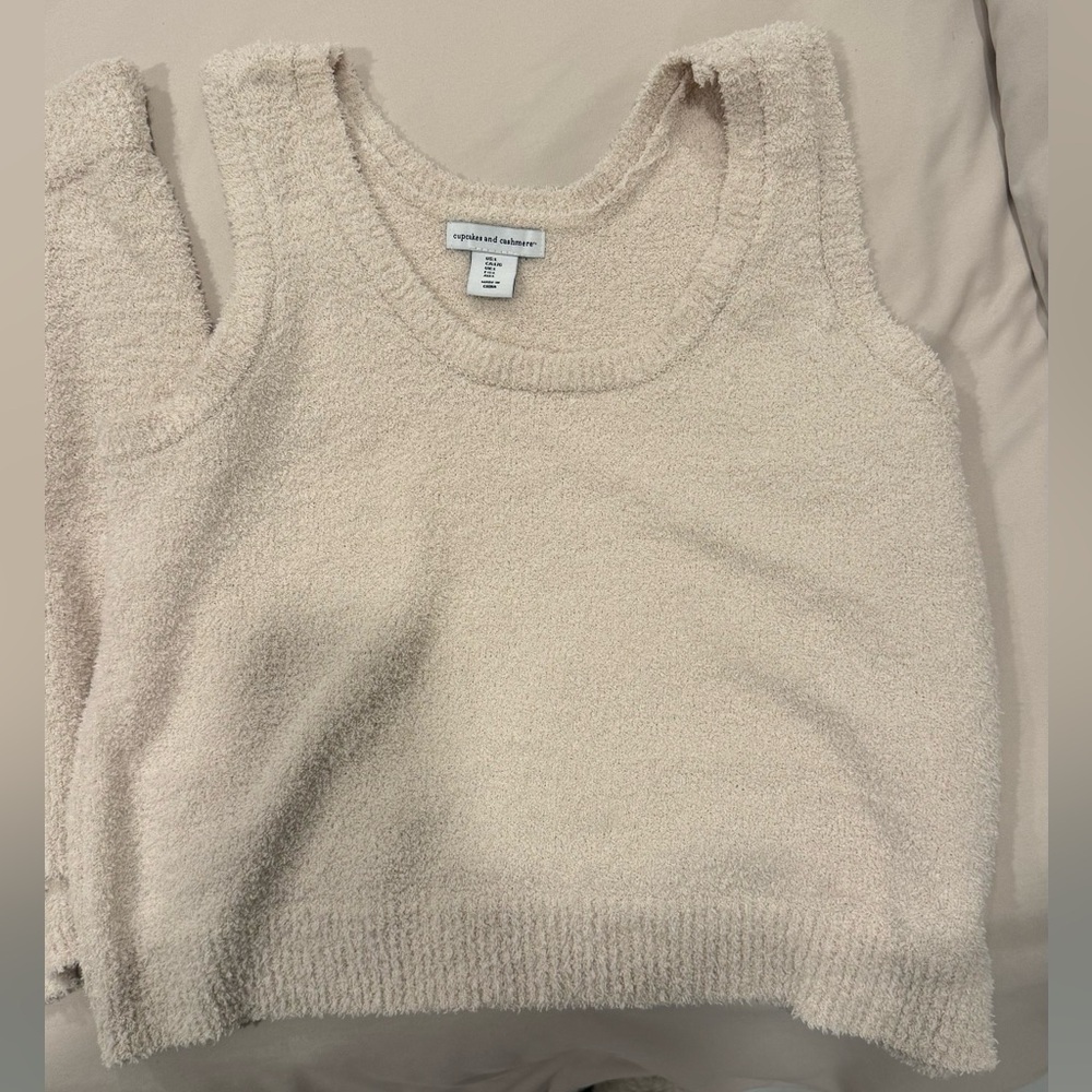 Cupcakes & Cashmere Cream Textured Knit Short Set - Picture 4 of 5